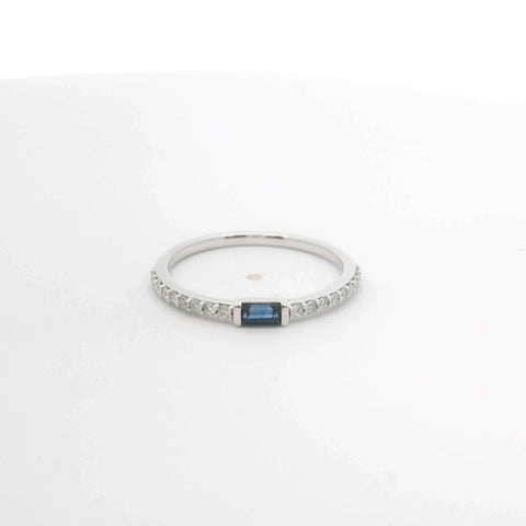 WHITE GOLD DIAMOND AND BLUE SAPPHIRE RING 201-00357
