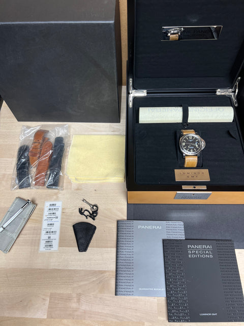 Panerai Luminor GMT Tuxedo (44mm) PAM00029