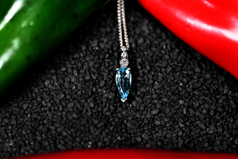 1.36CT NATURAL PEAR AQUAMARINE AND DIAMOND PENDANT