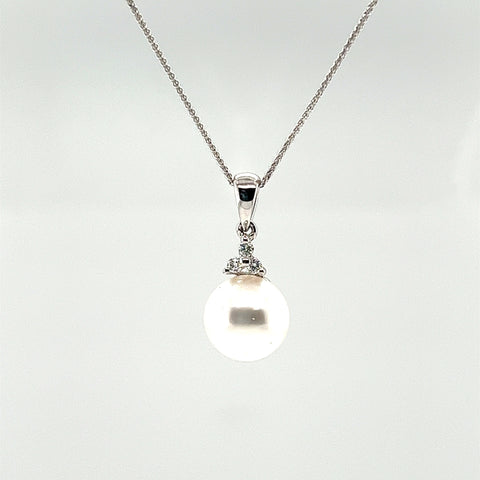 White South Sea Pearl and Diamond Necklace