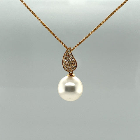 18k Yellow Gold White South Sea Pearl and Diamond Necklace