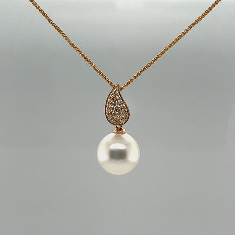 18k Yellow Gold White South Sea Pearl and Diamond Necklace