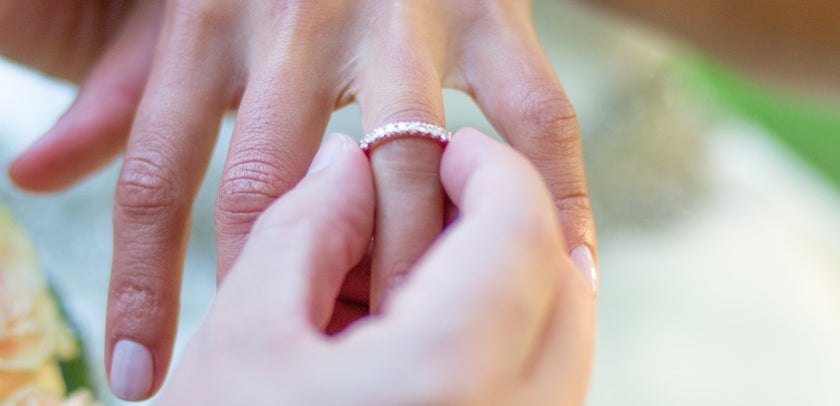 How to Wear an Eternity Ring – A Complete Guide – Chalmers Jewelers