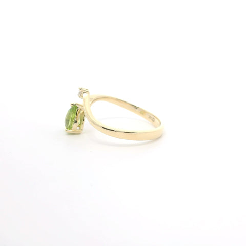 YELLOW GOLD PERIDOT AND DIAMOND RING 200-04184