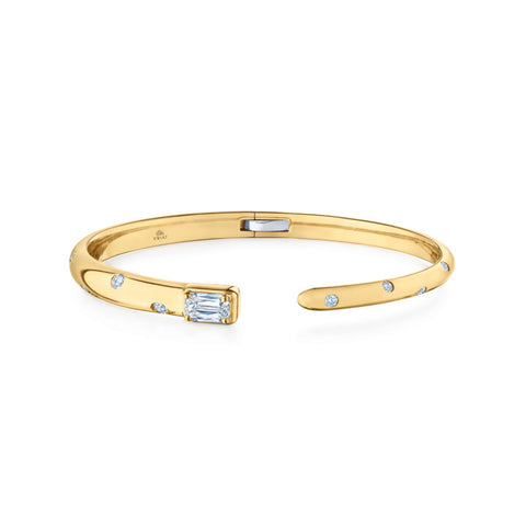 KWIAT 18KT Cobblestone Cuff Bangle Featuring an Ashoka Diamond B-19657-0-DIA-18KY
