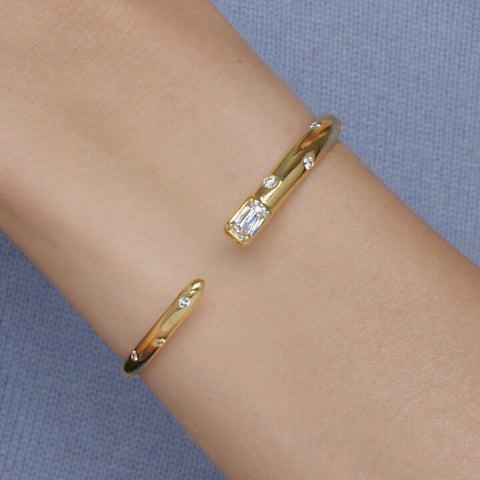 KWIAT 18KT Cobblestone Cuff Bangle Featuring an Ashoka Diamond B-19657-0-DIA-18KY