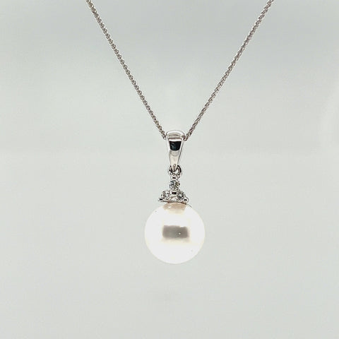 White South Sea Pearl and Diamond Necklace