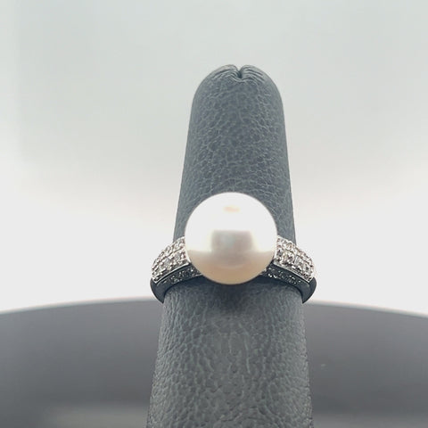 18k White Gold Cultured Pearl and Diamond Statement Ring